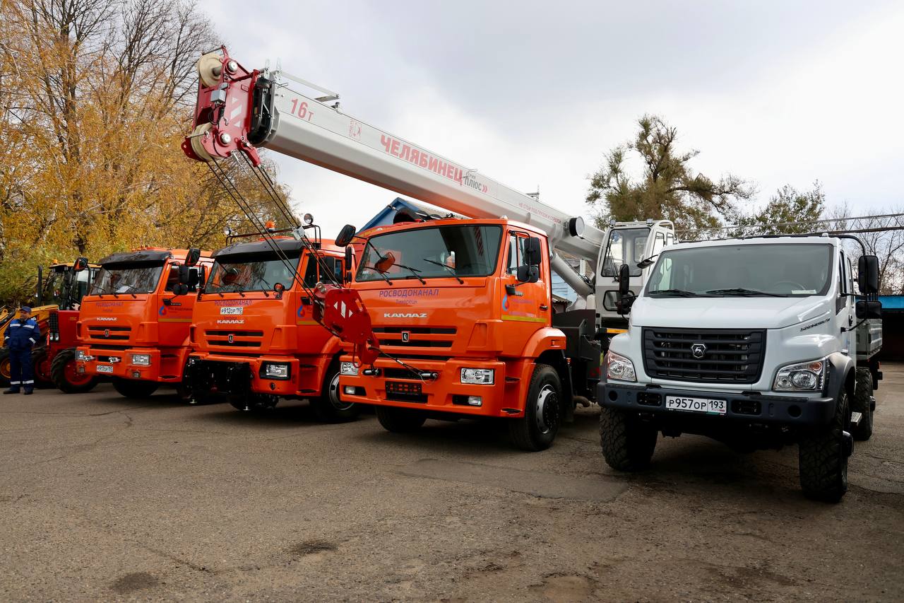 Семь новых спецавтомобилей прибыло в Росводоканал Тихорецк