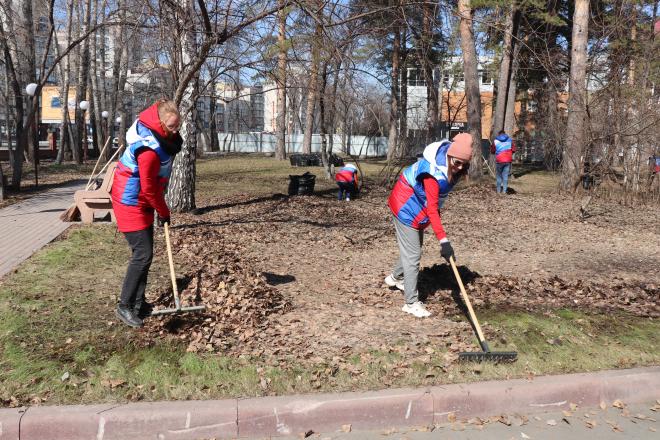 Молодые специалисты «Росводоканал Барнаул» провели субботник на территории Дома-интерната