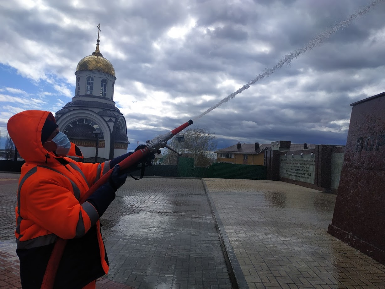 «РВК-Воронеж» устроил «чистую пятницу» для городских монументов