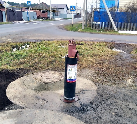 «Росводоканал Тюмень» заменил в деревне Падерина старую водонапорную колонку